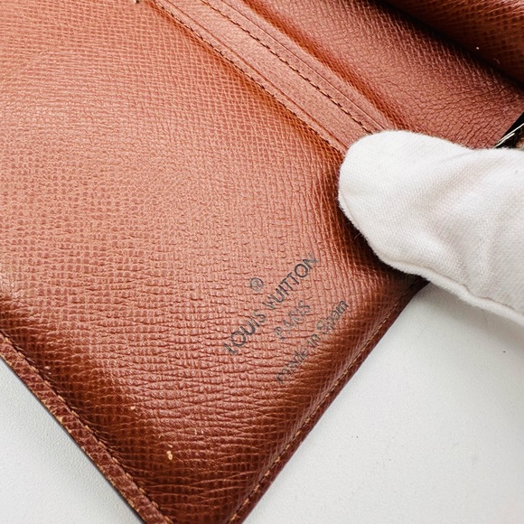 Louis Vuitton Gold Lock LV Wallet - Picture 3 of 14